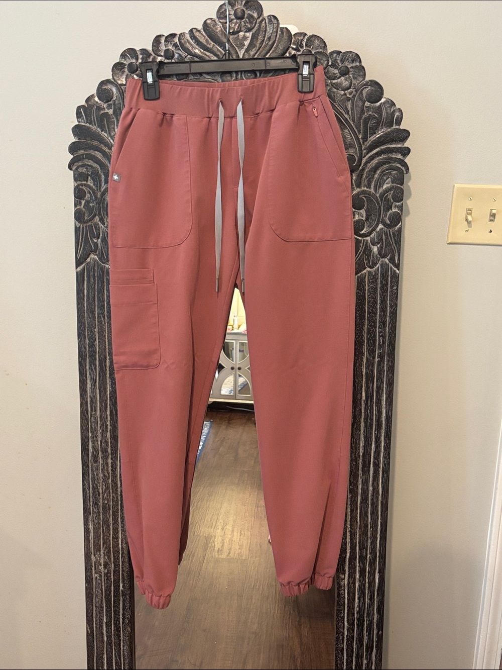 Figs Scrubs Set - Picture 4 of 6